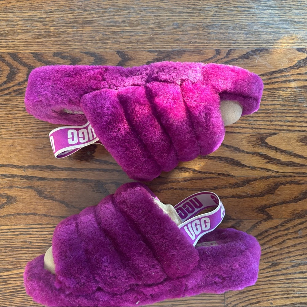 UGG Women' Fuzzy Magenta Slippers